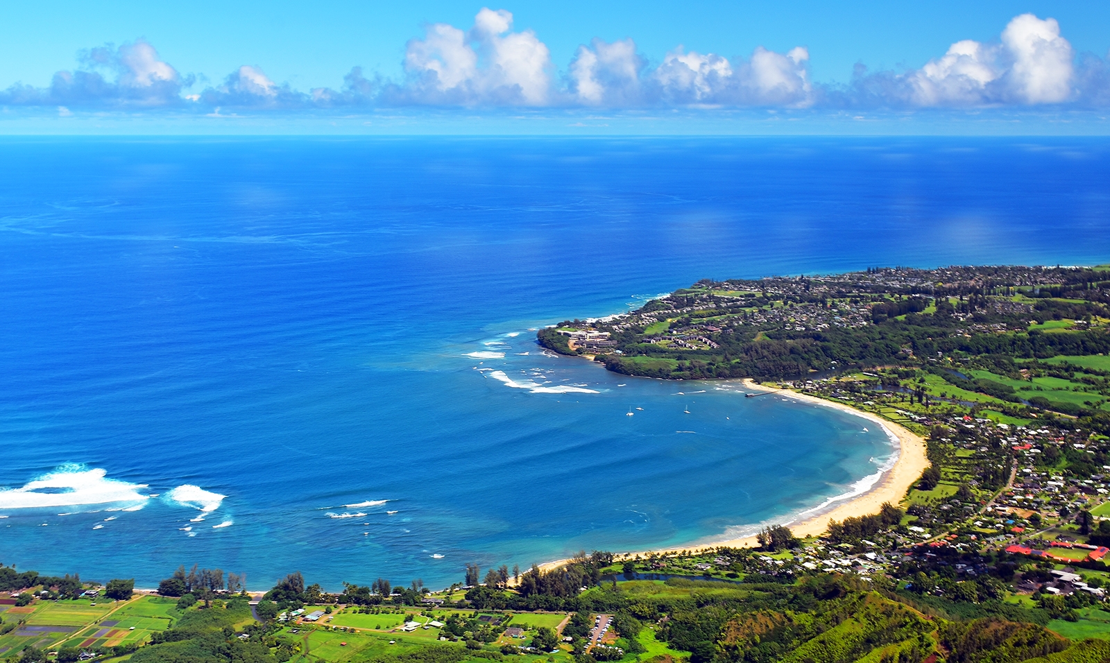 Reynisfjara The view of the Hanalei Bay from a helicopter