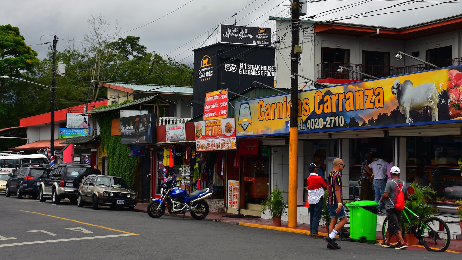 downtown-la-fortuna The main street running through the center of La Fortuna